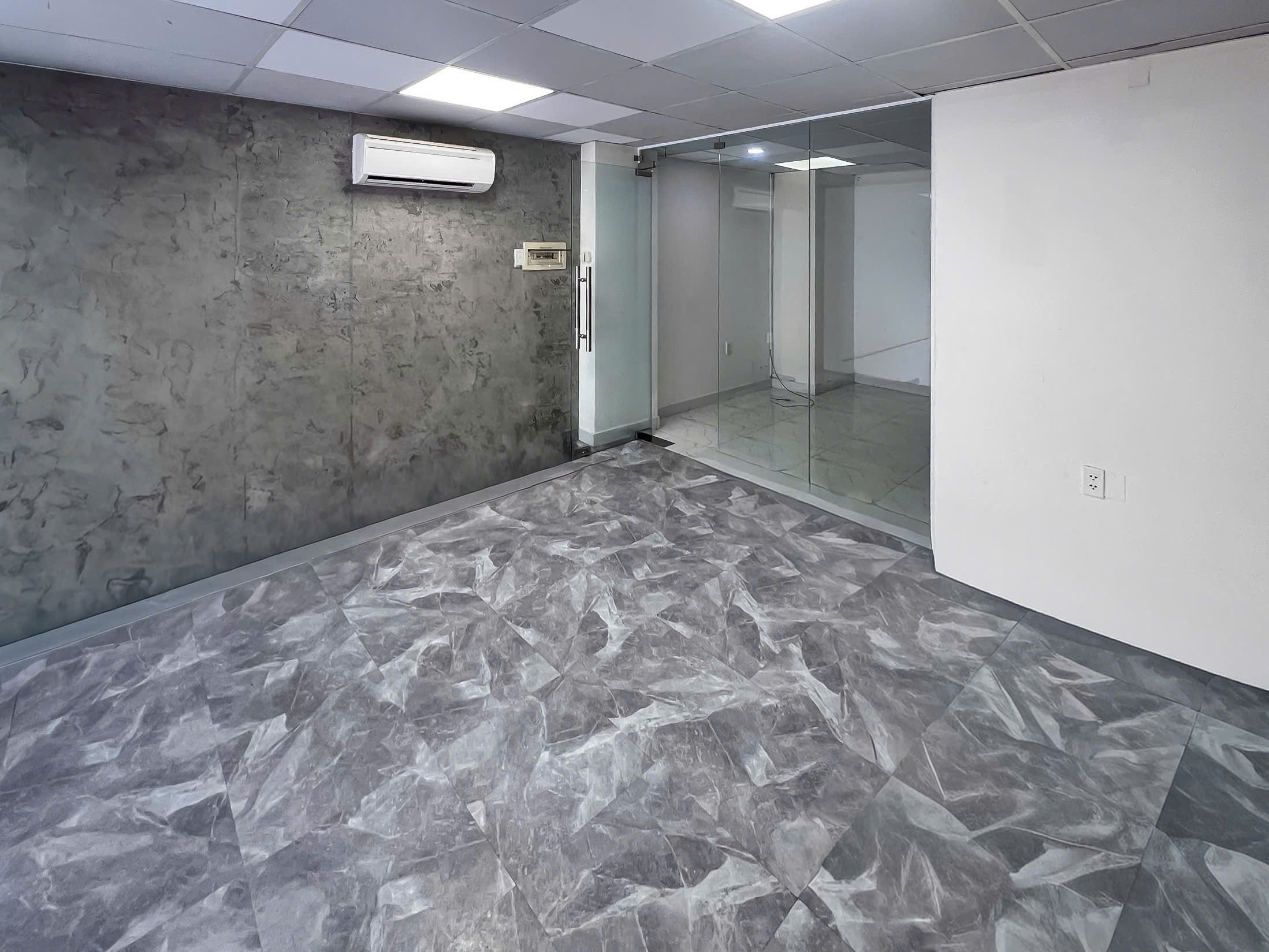 Hình ảnh không gian tòa nhà 108/69C Trần Quang Diệu — góc 1